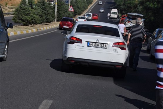 Uşak'ta zincirleme kaza! 15 araç birbirine girdi, 11 yaralı!