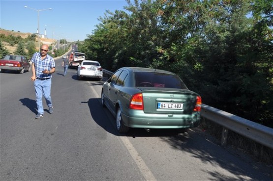 Uşak'ta zincirleme kaza! 15 araç birbirine girdi, 11 yaralı!