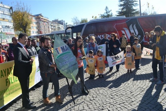 Uşak Tema Gönüllüleri Toprak Bozulumuna Karşı Yürüdü!