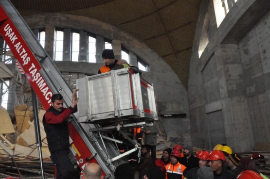 Camii İnşaatının Kubbesinde Mahsur Kalan İşçi Kurtarıldı!