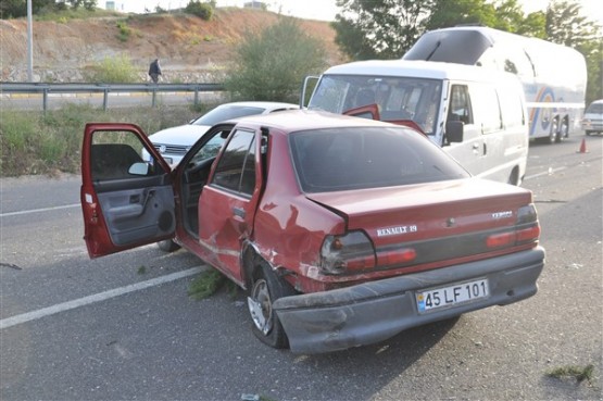 Uşak'ta üniversite kavşağında kaza! 7 yaralı!