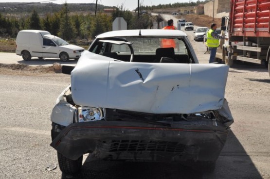 Sollama Yapmak İsterken Yola Çıkan Otomobille Çarpıştı!