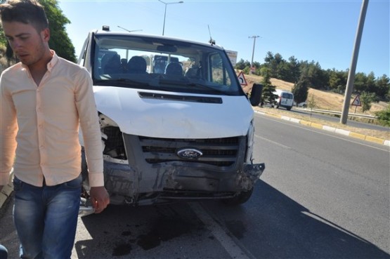 Uşak'ta zincirleme kaza! 15 araç birbirine girdi, 11 yaralı!