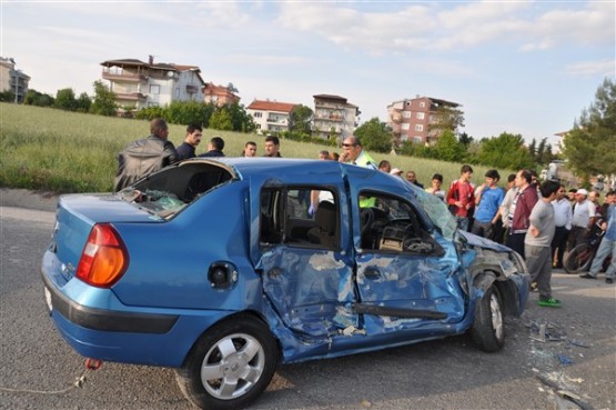 İşçi Servisi Önüne Çıkan Otomobile Çarptı! 1 Ölü