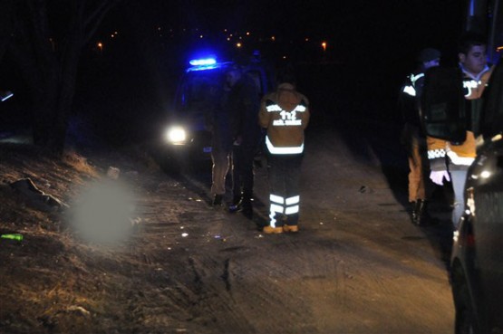 Yol Kenarında Yarı Çıplak Bir Vaziyette Cesedi Bulundu!