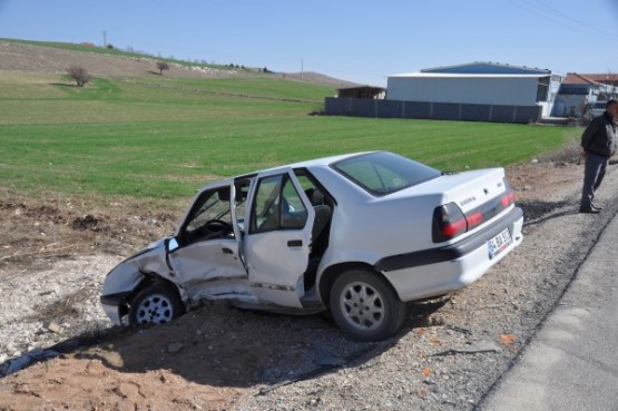 Sollama Yapmak İsterken Yola Çıkan Otomobille Çarpıştı!