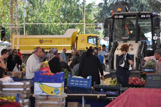 Belediye Başkan Vekili Hakan Uludağ Cumartesi günü pazar yok dedi, ne esnaf dinledi ne de halk!