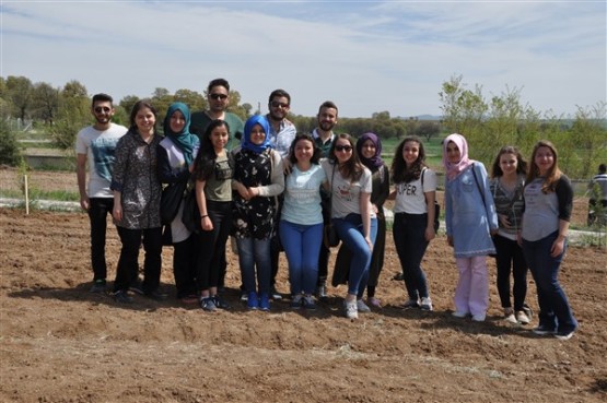 Yeşil Bir Uşak İçin TEMA Gönüllüleri Fidan Dikti!