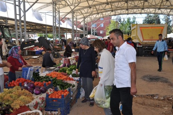 Belediye Başkan Vekili Hakan Uludağ Cumartesi günü pazar yok dedi, ne esnaf dinledi ne de halk!