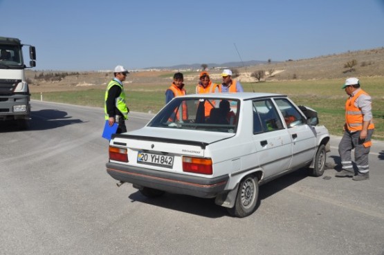 Sollama Yapmak İsterken Yola Çıkan Otomobille Çarpıştı!