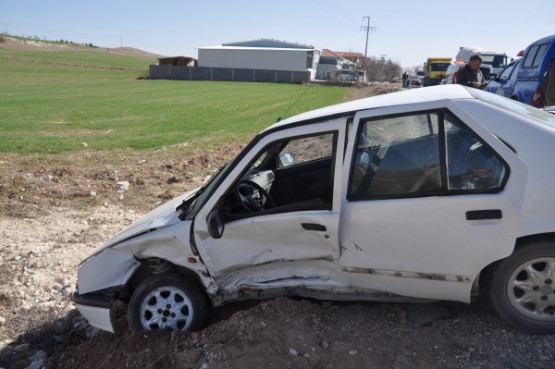 Sollama Yapmak İsterken Yola Çıkan Otomobille Çarpıştı!