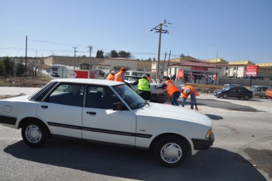 Sollama Yapmak İsterken Yola Çıkan Otomobille Çarpıştı!