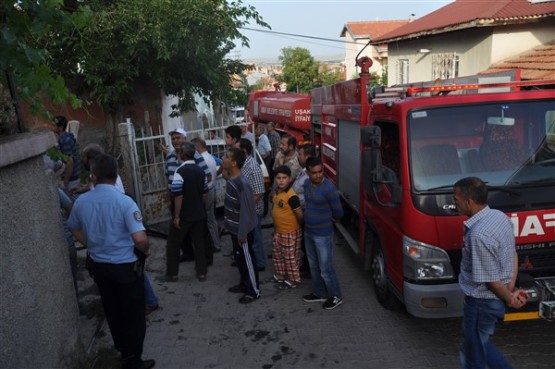 Uşak’ta bir evde çıkan yangın mahalleliyi korkuttu!