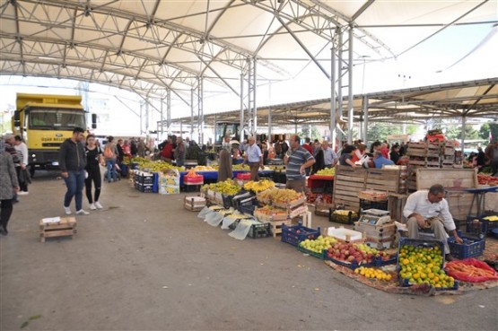 Belediye Başkan Vekili Hakan Uludağ Cumartesi günü pazar yok dedi, ne esnaf dinledi ne de halk!