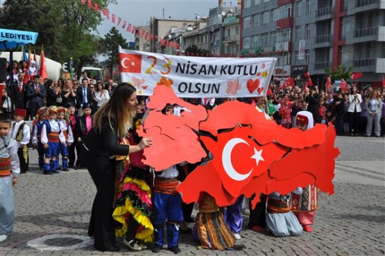 Uşak’ta 23 Nisan Ulusal Egemenlik ve Çocuk Bayramı Coşkuyla Kutlandı!