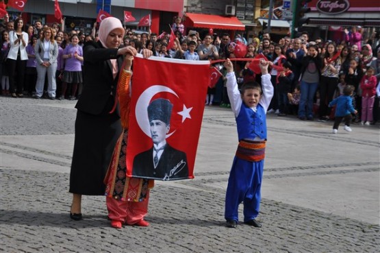 Uşak’ta 23 Nisan Ulusal Egemenlik ve Çocuk Bayramı Coşkuyla Kutlandı!