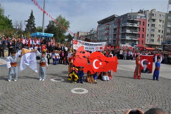 Uşak’ta 23 Nisan Ulusal Egemenlik ve Çocuk Bayramı Coşkuyla Kutlandı!