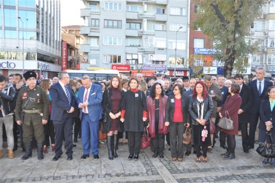 Ulu Önder Atatürk, Uşak'ta törenle anıldı!