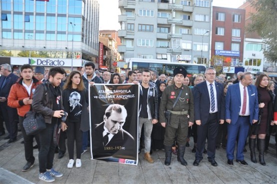 Ulu Önder Atatürk, Uşak'ta törenle anıldı!