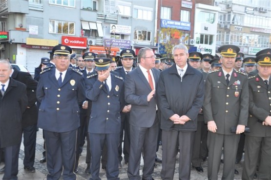 Ulu Önder Atatürk, Uşak'ta törenle anıldı!