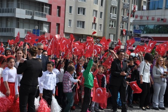 Uşak’ta 23 Nisan Ulusal Egemenlik ve Çocuk Bayramı Coşkuyla Kutlandı!