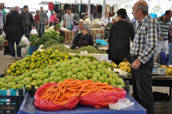 Belediye Başkan Vekili Hakan Uludağ Cumartesi günü pazar yok dedi, ne esnaf dinledi ne de halk!