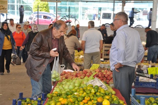 Belediye Başkan Vekili Hakan Uludağ Cumartesi günü pazar yok dedi, ne esnaf dinledi ne de halk!