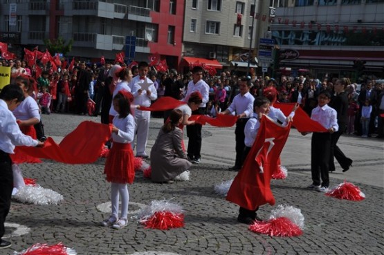 Uşak’ta 23 Nisan Ulusal Egemenlik ve Çocuk Bayramı Coşkuyla Kutlandı!