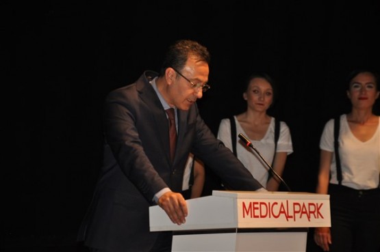 Medical Park Tiyatro Kulübü'ne Uşak’lılardan Tam Not!