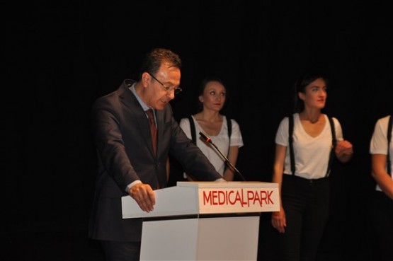 Medical Park Tiyatro Kulübü'ne Uşak’lılardan Tam Not!