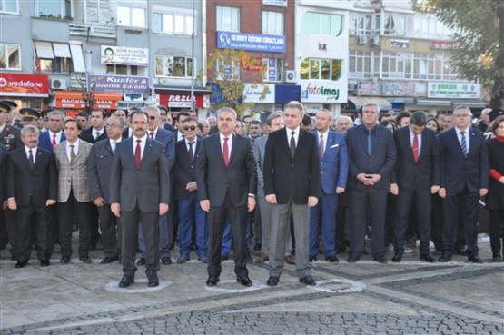 Ulu Önder Atatürk, Uşak'ta törenle anıldı!