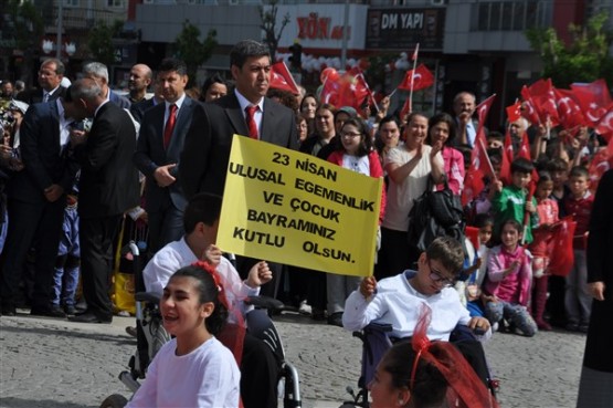 Uşak’ta 23 Nisan Ulusal Egemenlik ve Çocuk Bayramı Coşkuyla Kutlandı!