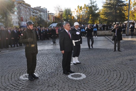 Ulu Önder Atatürk, Uşak'ta törenle anıldı!