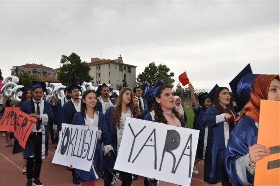 Uşak Üniversitesi 2017 mezuniyet töreni gerçekleştirildi!