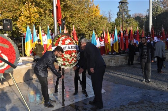 Ulu Önder Atatürk, Uşak'ta törenle anıldı!