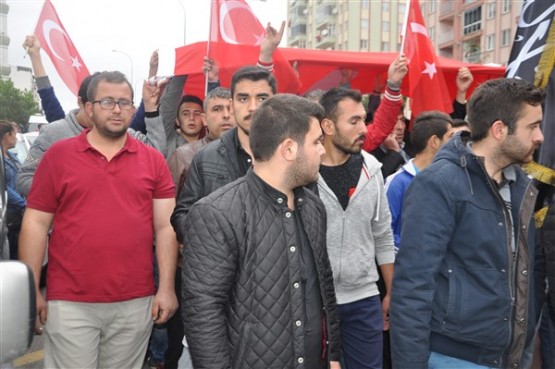 Uşak'ta mahşeri kalabalık şehidini toprağa verirken adeta bağrına bastı!