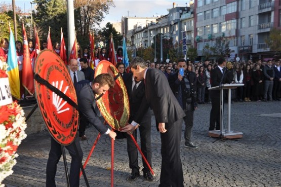 Ulu Önder Atatürk, Uşak'ta törenle anıldı!