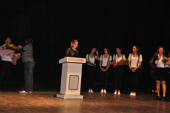 Medical Park Tiyatro Kulübü'ne Uşak’lılardan Tam Not!