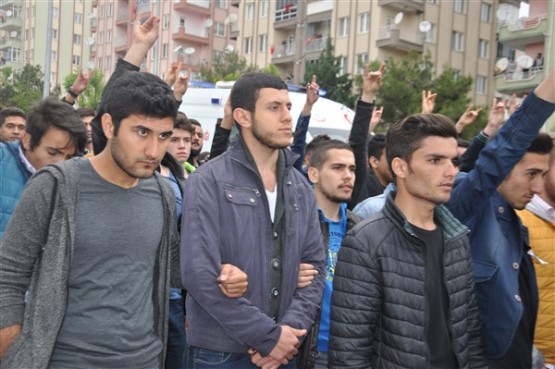 Uşak'ta mahşeri kalabalık şehidini toprağa verirken adeta bağrına bastı!