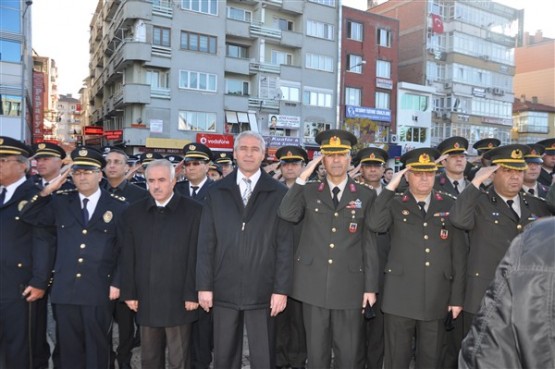 Ulu Önder Atatürk, Uşak'ta törenle anıldı!