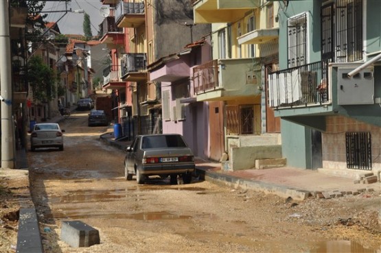 Belediye Başkanı gülücükler saçadursun; şehir resmen dökülüyor!