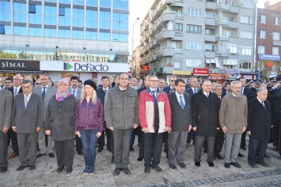 Ulu Önder Atatürk, Uşak'ta törenle anıldı!