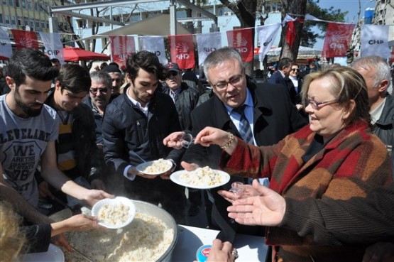 Uşak CHP, Çanakkale Zaferi’ni Pilav Ve Ayran Dağıtarak Kutladı!