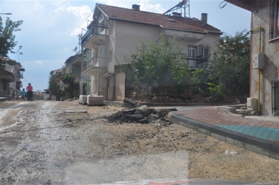 Belediye Başkanı gülücükler saçadursun; şehir resmen dökülüyor!