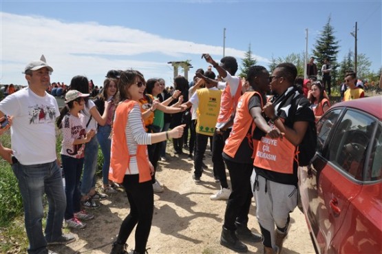 Yeşil Bir Uşak İçin TEMA Gönüllüleri Fidan Dikti!