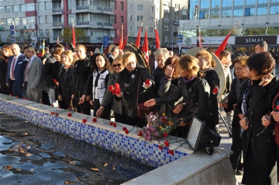 Ulu Önder Atatürk, Uşak'ta törenle anıldı!