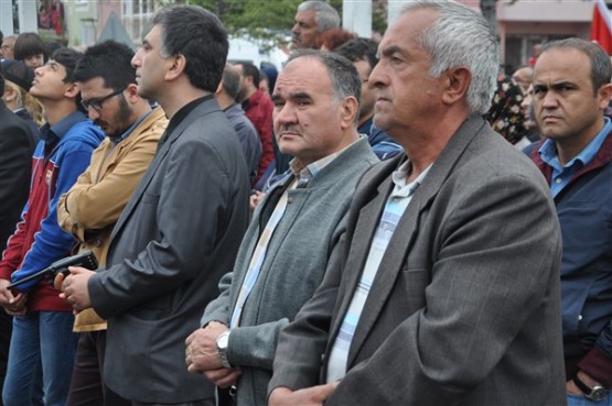 Uşak'ta mahşeri kalabalık şehidini toprağa verirken adeta bağrına bastı!