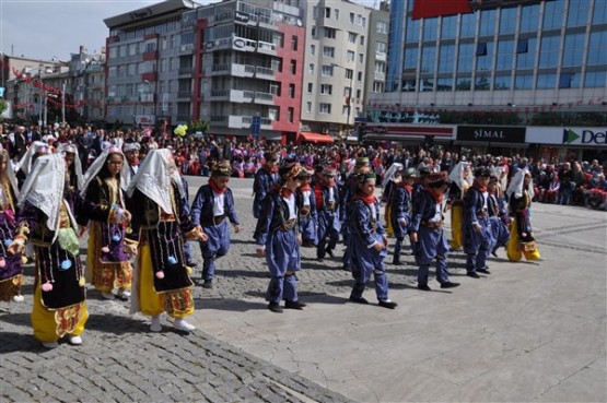 Uşak’ta 23 Nisan Ulusal Egemenlik ve Çocuk Bayramı Coşkuyla Kutlandı!