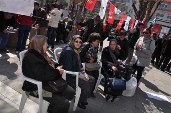 Uşak CHP, Çanakkale Zaferi’ni Pilav Ve Ayran Dağıtarak Kutladı!