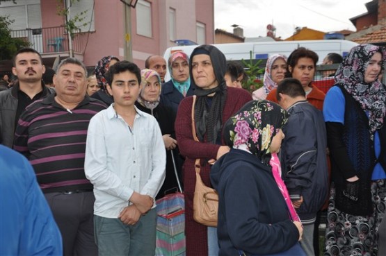 Uşak'ta mahşeri kalabalık şehidini toprağa verirken adeta bağrına bastı!